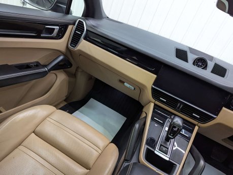Porsche Cayenne 3.0 Cayenne V6 Auto 4WD 5dr 43