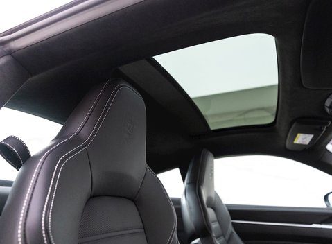 Porsche 911 Turbo (992) 12