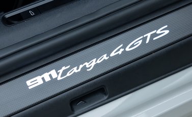 Porsche 911 Targa 4 GTS (992) 29