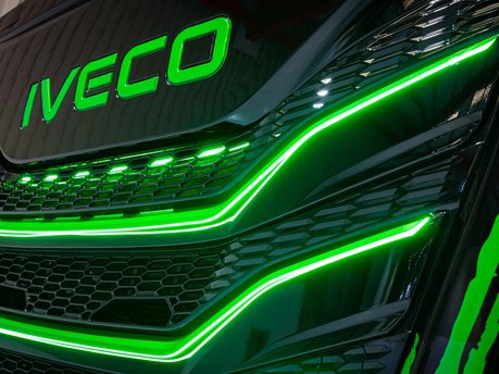 Introducing the IVECO S-Way 500 CNG 6×2 – A Force of Nature 8