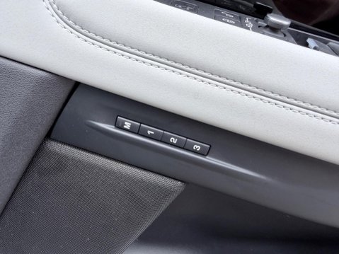 Land Rover Range Rover Evoque 2.0 D180 First Edition Auto 4WD Euro 6 (s/s) 5dr 34