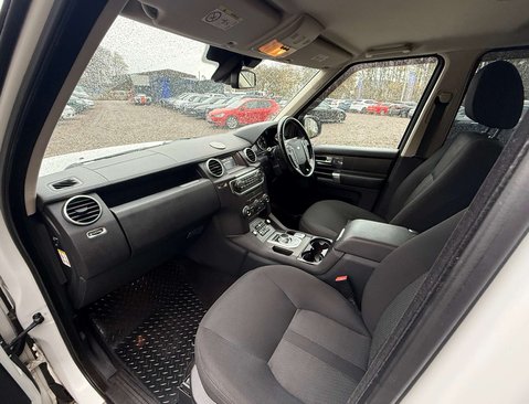 Land Rover Discovery 3.0 Discovery SE SDV6 Auto 4WD 5dr 15
