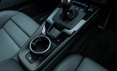 Porsche 911 GT3 TOURING (992) 26