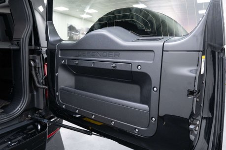 Land Rover Defender 3.0 Defender XS Edition D MHEV A 4WD 5dr 12