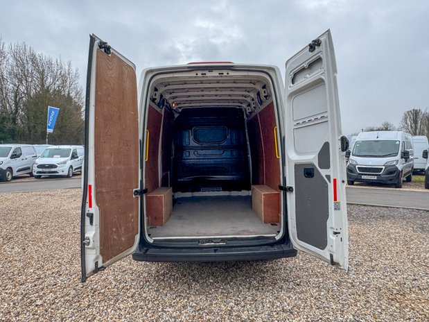 Volkswagen Crafter MWB L2H2 High Roof Trendline Cr35 Air Con EURO 6* 8