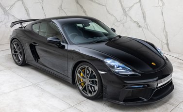 Porsche Cayman GT4 (718) 11