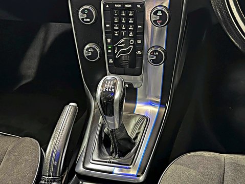 Volvo V40 R-DESIGN D3 MANUAL 16