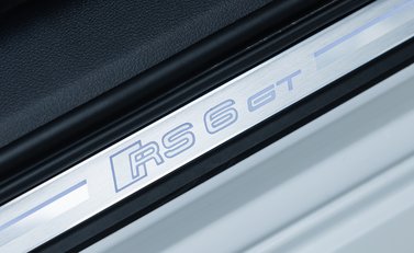 Audi RS6 GT 32