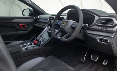 Lamborghini Urus PERFORMANTE 4