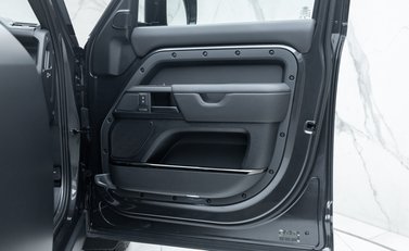 Land Rover Defender OCTA EDITION ONE 14