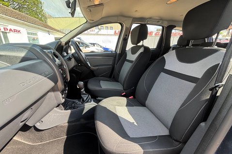 Dacia Duster LAUREATE DCI…AUTOMATIC .1 PREVIOUS OWNER..7 SERVICES..SAT NAV..LEATHER.. 26