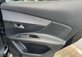 Peugeot 3008 PURETECH S/S 1.2 GT LINE PREMIUM AUTO 23