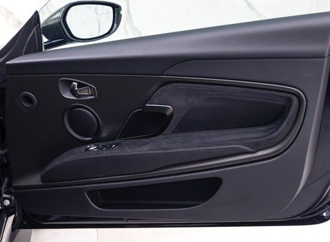 Aston Martin DBS Superleggera 19
