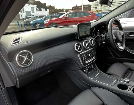 Mercedes-Benz A Class 1.6 A 180 Sport Exeutive Auto 5dr 17