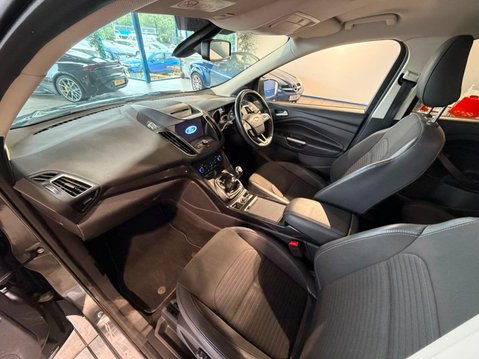 Ford Kuga 2.0 TDCi Titanium Euro 6 (s/s) 5dr 26
