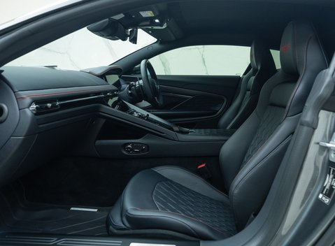 Aston Martin DB12 V8 17