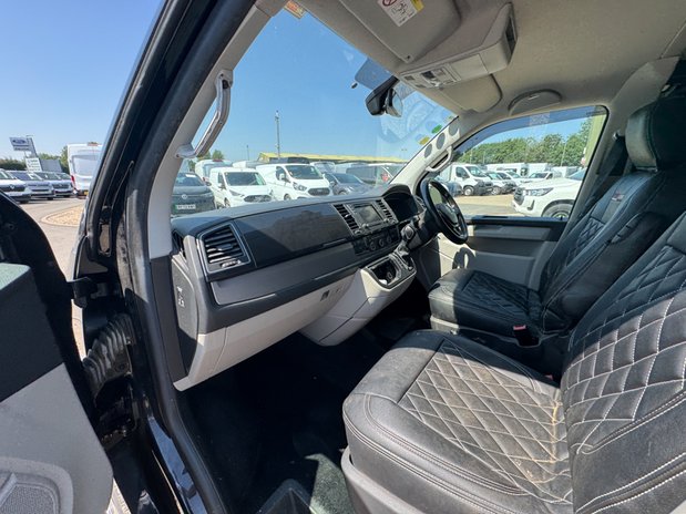 Volkswagen Transporter Crew Cab [SOLD KH] AUTO SWB L1H1 T32 Sportline Air Con Alloys Sensors EURO 15