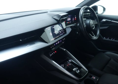 Audi A3 1.0 A3 Sportback 30 TFSI MHEV S Line Semi-Auto 5dr 46