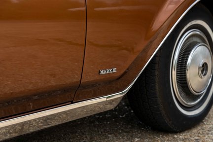 Lincoln Continental Mk III 11