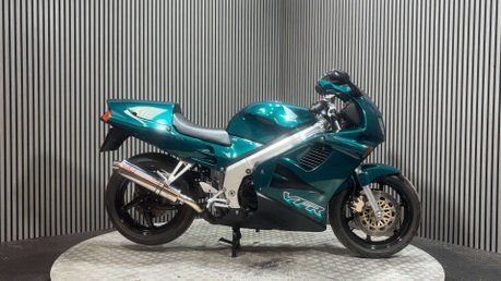 Honda VFR 1997 ONLY 15K GREAT LOOKING LIGHT PROJECT BIKE CLASSIC TOURER 750CC 1