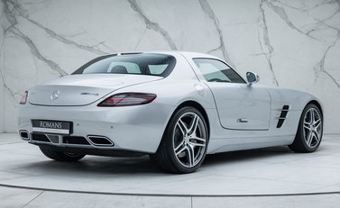 Mercedes-Benz SLS AMG 5