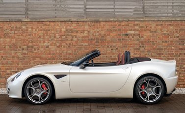 Alfa Romeo 8C Spider 2