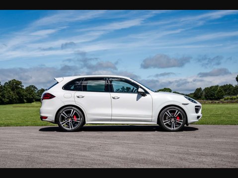 Porsche Cayenne GTS 5