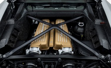 Lamborghini Huracan LP640-4 Performante 25