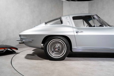 Chevrolet Corvette Stingray SPLIT WINDOW MANUAL FUELIE. FULL RESTO. MATCHING NUMBERS. IMMACULATE. 9