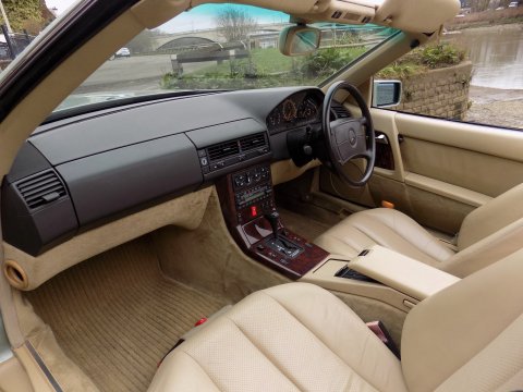 Mercedes-Benz SL Series 500SL-32 21
