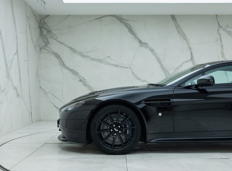Aston Martin V12 Vantage S Coupe 35