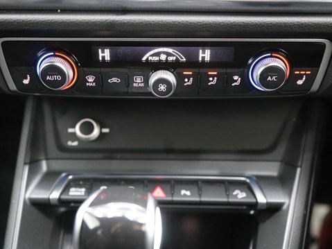 Audi Q3 1.5 TFSI CoD 35 S line S Tronic Euro 6 (s/s) 5dr 18