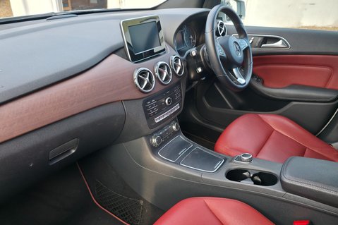 Mercedes-Benz B Class B180 SPORT PREMIUM AUTOMATIC..LOOK! JUST 28000 MILES! 12