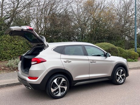 Hyundai TUCSON 2.0 CRDi Premium Auto 4WD Euro 6 5dr 56