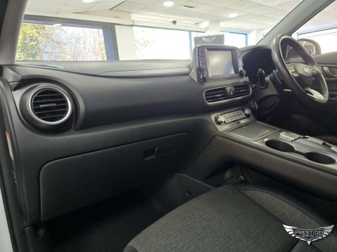 Hyundai KONA 39kWh SE Auto 5dr (10.5kW Charger) 25