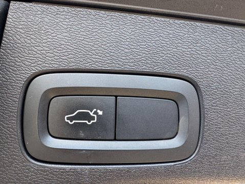 Volvo XC60 2.0 D4 R-Design AWD Euro 6 (s/s) 5dr 40