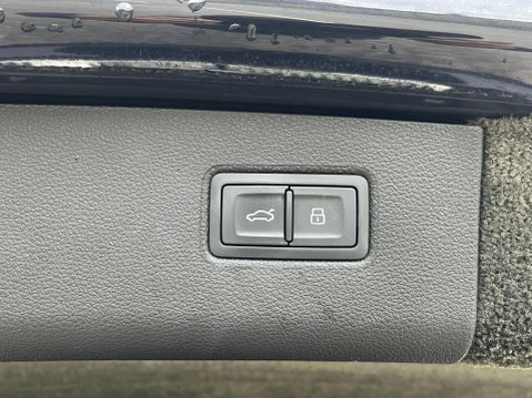 Bentley Bentayga 4.0 V8 Base Auto 4WD Euro 6 (s/s) 5dr 39