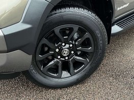 Toyota Hilux 2.8 HI-Luxury Invincible X D-4D 4WD Double Cab Auto 4WD 5dr 3