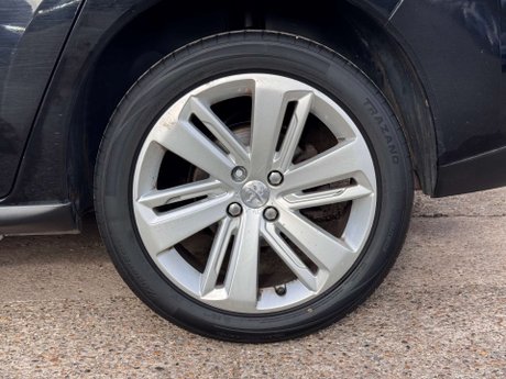 Peugeot 3008 1.6 3008 Allure HDi 5dr 33