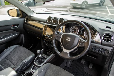 Suzuki Vitara SZ5 BOOSTERJET MHEV 4