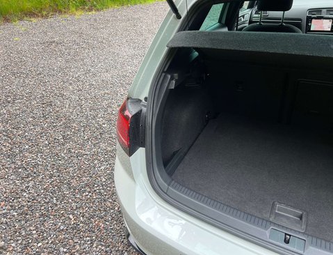 Volkswagen Golf 2.0 Golf R TSi 4Motion Semi-Auto 4WD 5dr 44