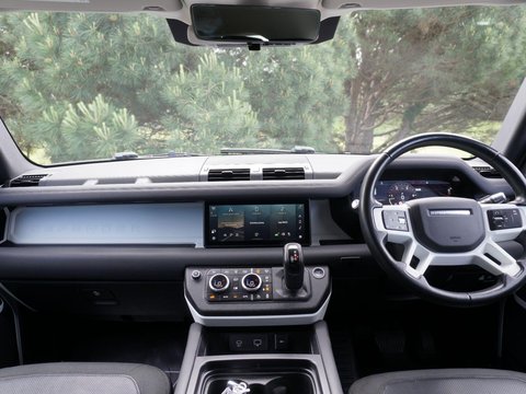 Land Rover Defender 2.0 SD4 SE Auto 4WD Euro 6 (s/s) 5dr 3