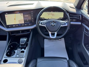 Volkswagen Touareg 3.0 TDI V6 R-Line Tech Tiptronic 4Motion Euro 6 (s/s) 5dr