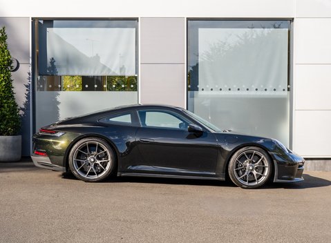 Porsche 911 GT3 Touring (992) 4