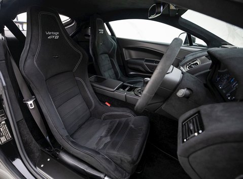 Aston Martin Vantage GT8 10