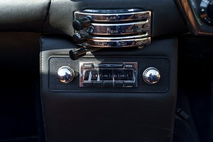 Aston Martin DB6 Mark II Volante 21