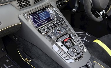 Lamborghini Aventador SV Roadster 4