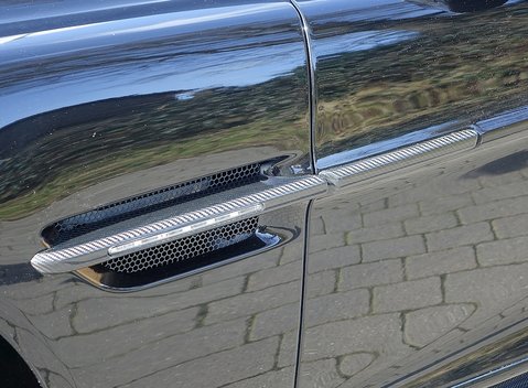 Aston Martin Vanquish Carbon Edition 8