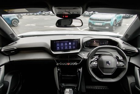 Peugeot 2008 PURETECH EAT8 S/S ALLURE