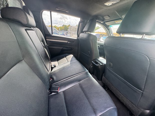 Toyota Hilux Invincible X | Auto | 2.8 LT | Double Cab | Sensors | EURO 6 | NO VAT 16